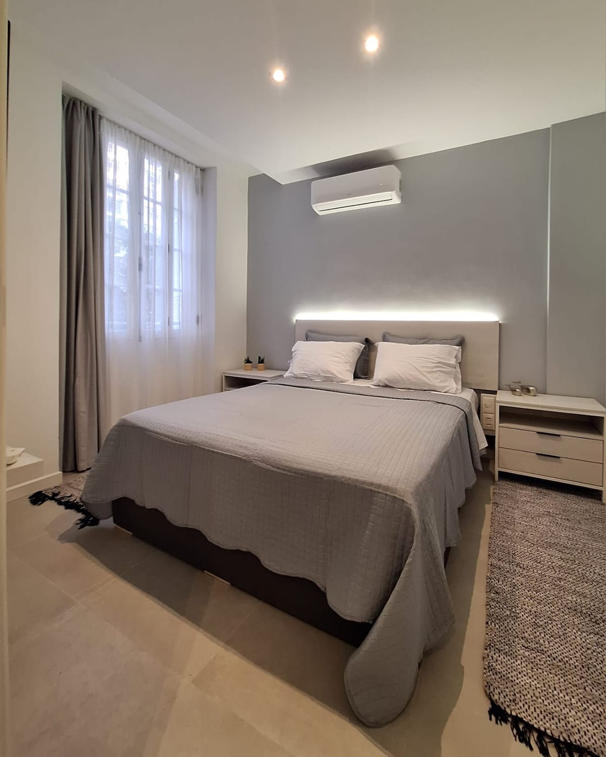 Матрак Ortobom Liberty Queen, 4 възглавници, полупрозрачни мрежести завеси и завеси за затъмняване