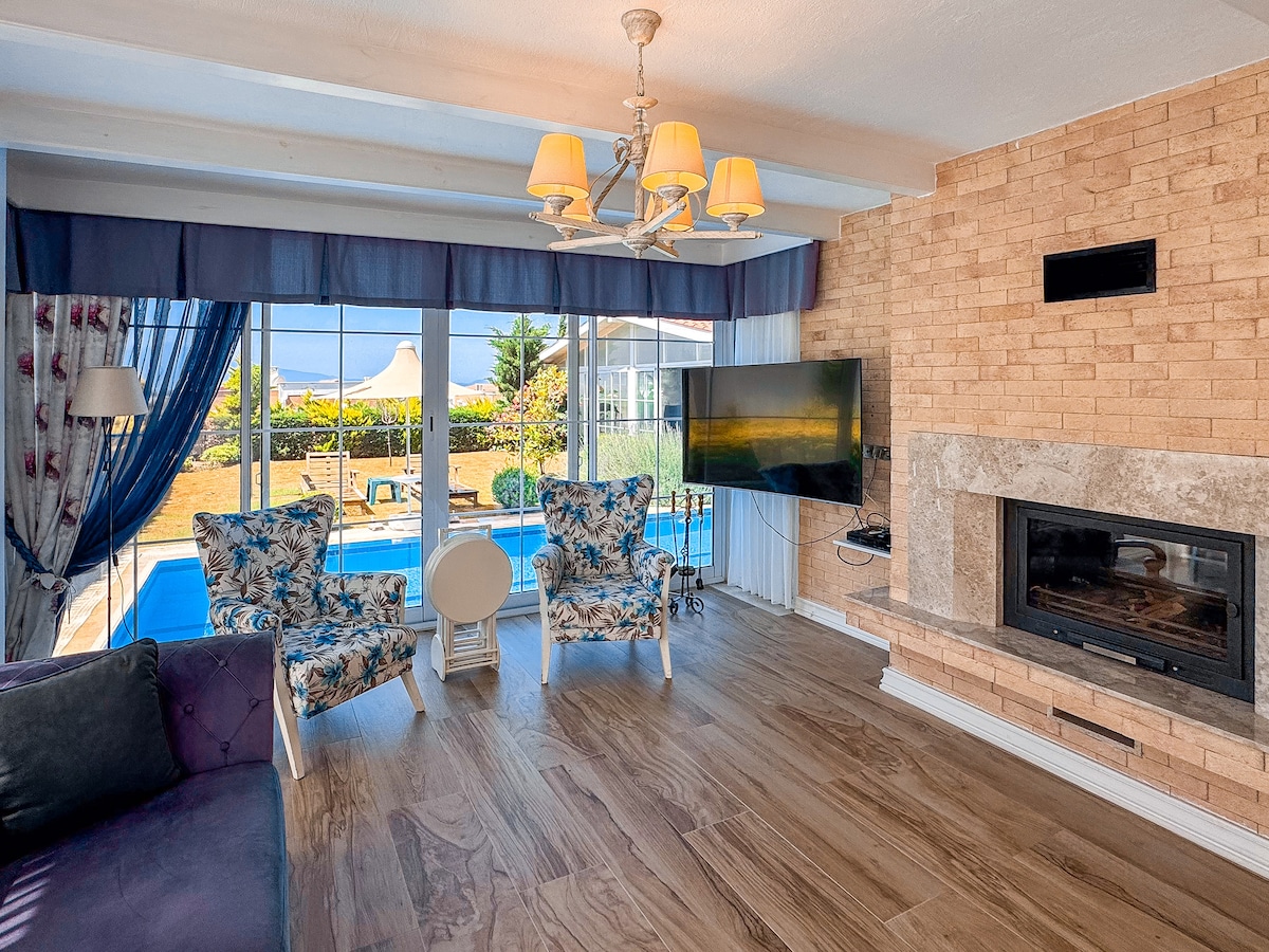 Özel havuzlu, Deniz manzaralı villa, Şömineli