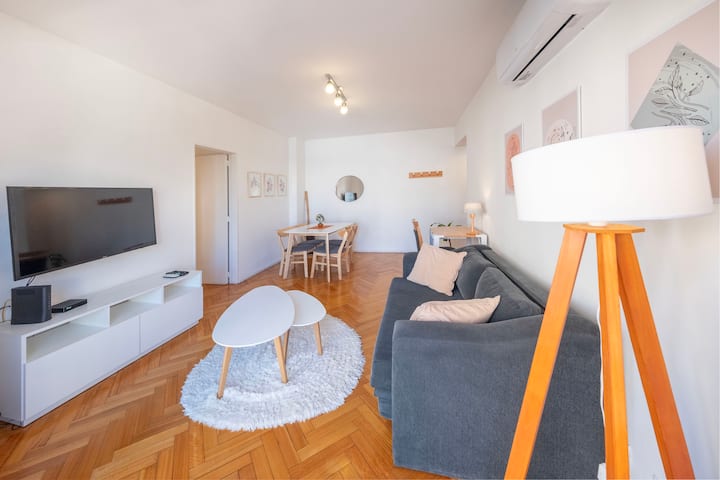 Квартира с балконом и рабочим столом в Retiro