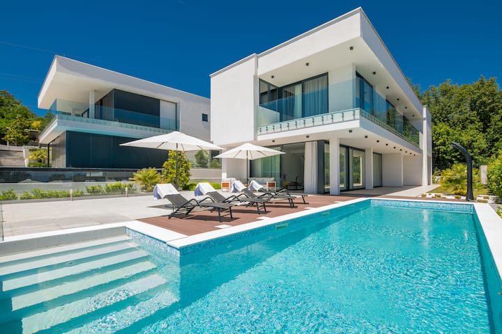 Villa Infinity • Gated Oceanfront Panorama