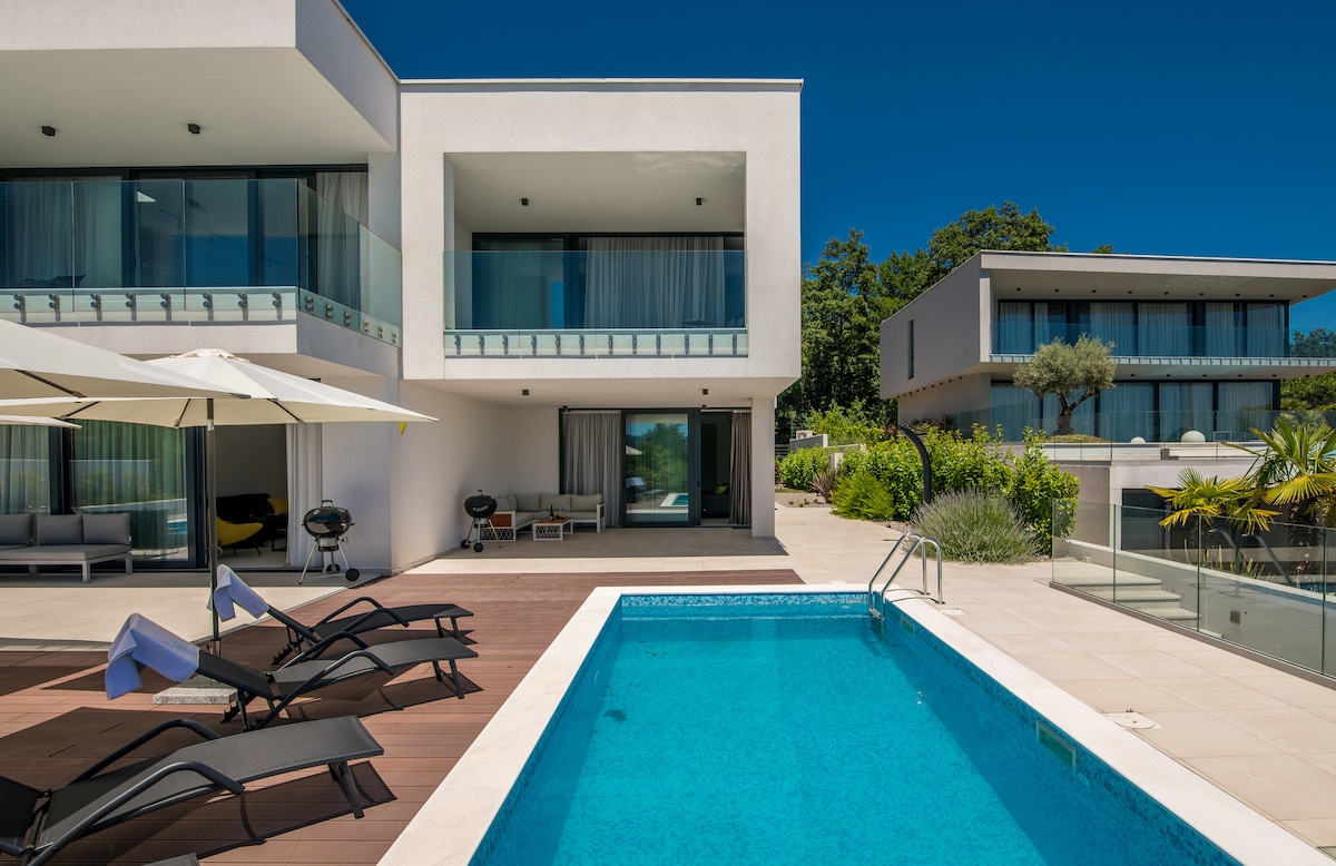 Villa Sole • Architectural Coastal Gem