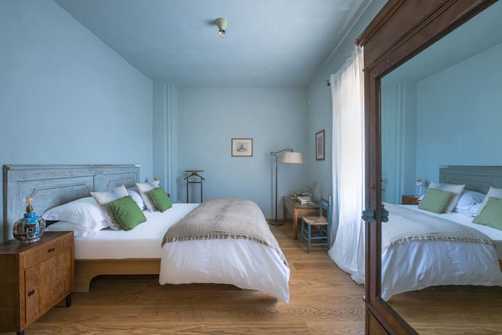 Cada dormitorio está diseñado para un descanso profundo y una comodidad total.