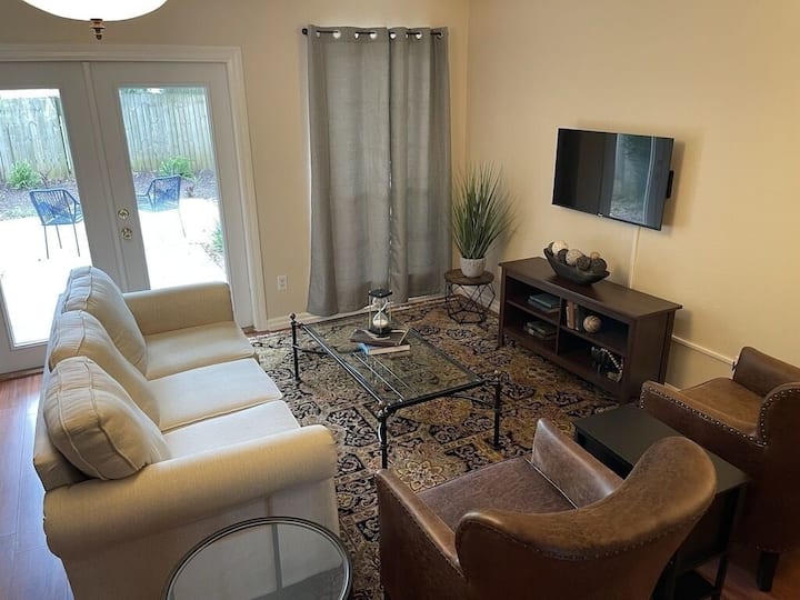 Beautiful 2 Bedroom Townhome! - Tallahassee, FL