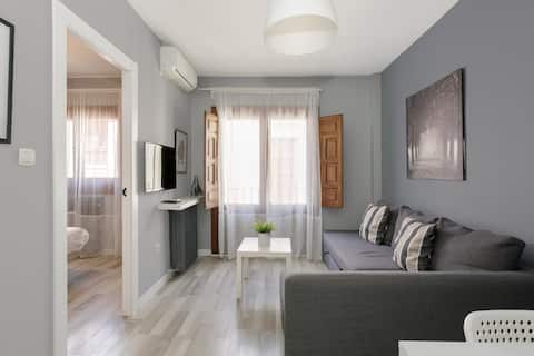 Popular Airbnb listing: Sunrise in Granada. Plaza Nueva in Granada