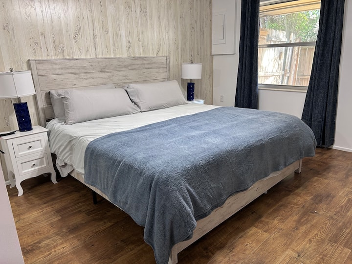 ห้องนอนเตียงคิงไซส์