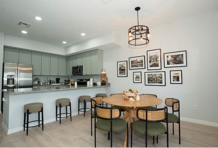 Bright And Spacious Master Suite - Sanford, FL