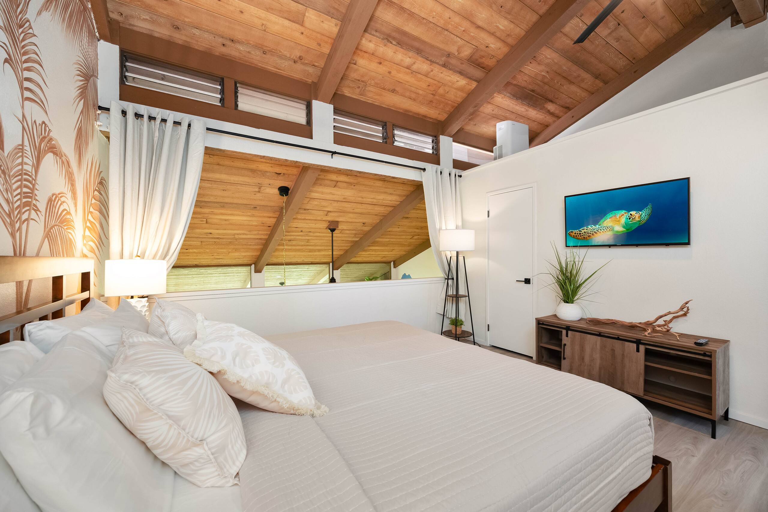 New 2 king beds AC heated pool - Photo 51