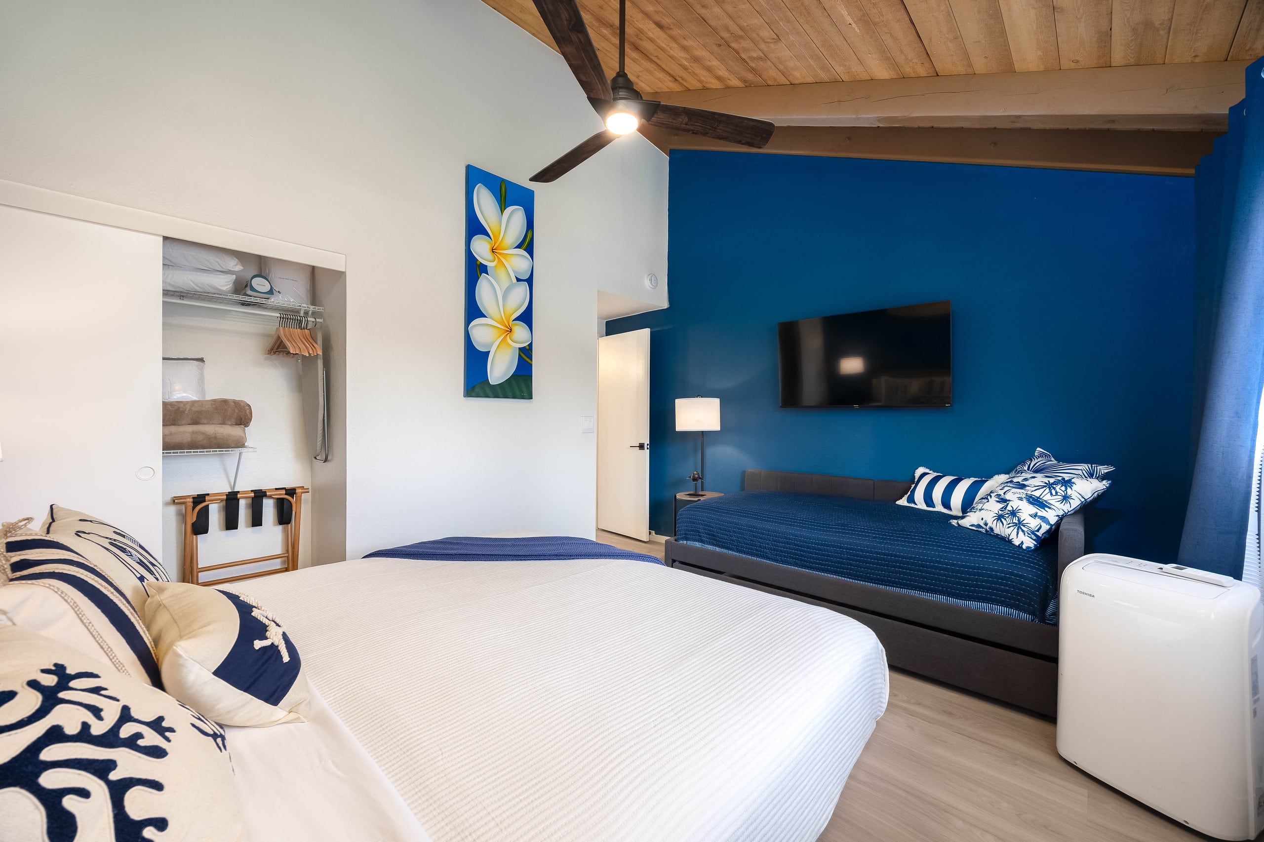 New 2 king beds AC heated pool - Photo 40