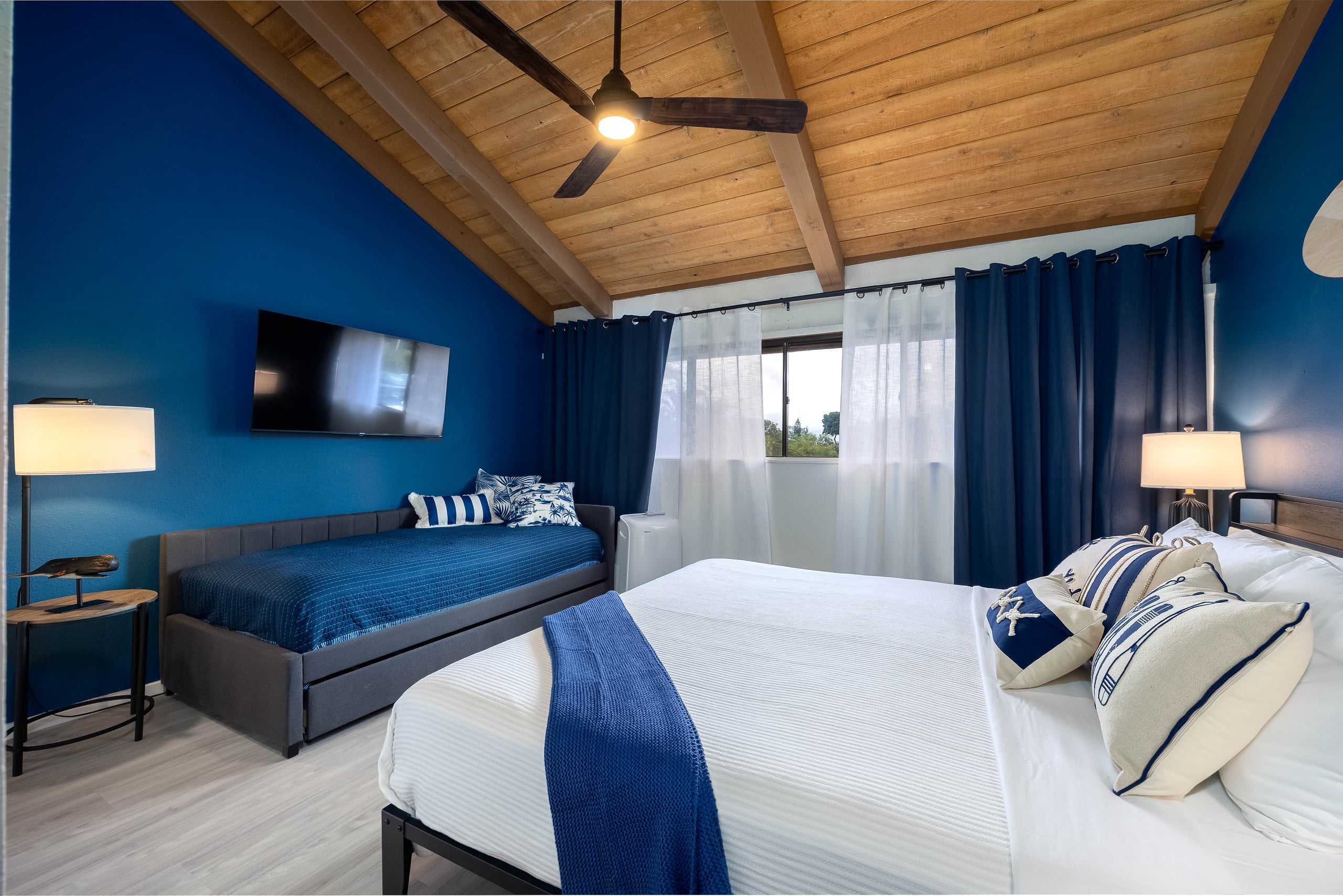 New 2 king beds AC heated pool - Photo 38