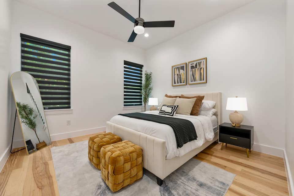 Bedroom 3 with queen bed
