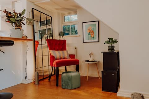 Top performing Airbnb: 3BR Boutique Contractor|Parking|5Guests|LongStays in Mapperley