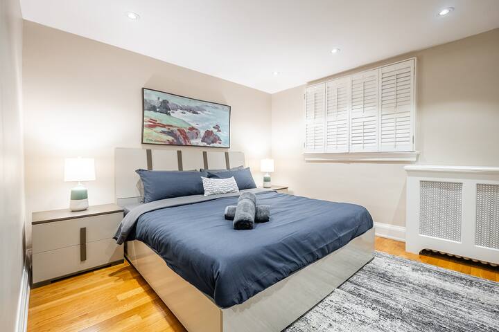 Newly Decorated 4BR House in Popular Rosedale! gallery image 4