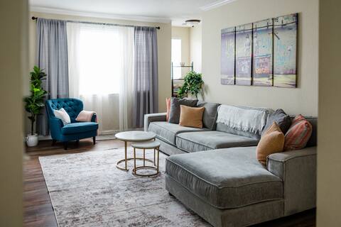 Top performing Airbnb: Modern 2BR Condo w/Garage •Near Mayo & Town Center in Deerwood