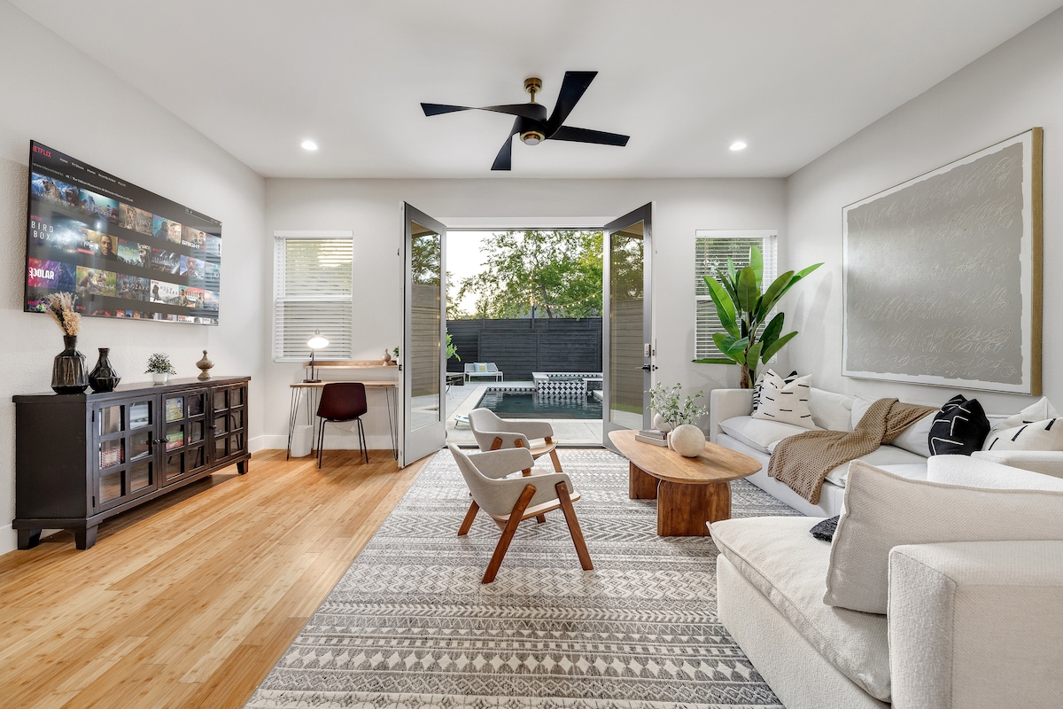 Successful Airbnb property: Heated Pool + Spa + Located in Heart of Dallas! in Belmont Park