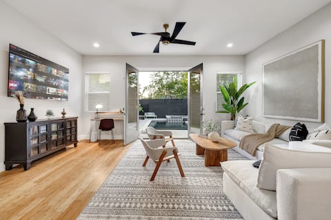 Successful Airbnb property: Heated Pool + Spa + Located in Heart of Dallas! in Belmont Park