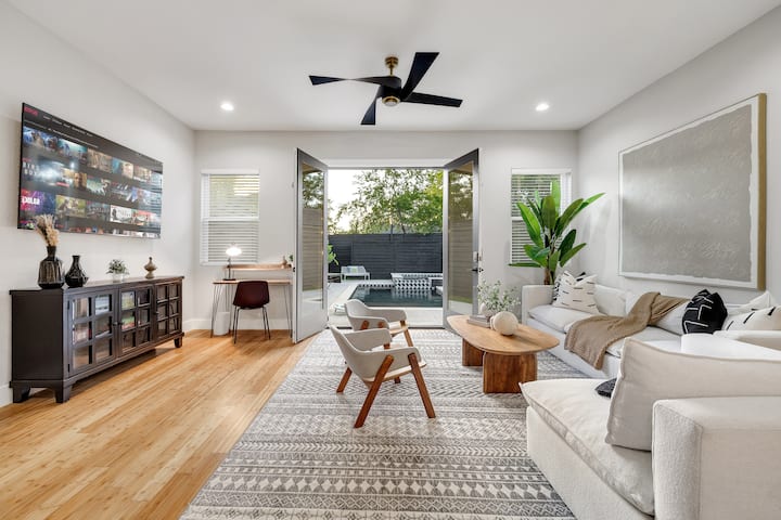 Heated Pool + Spa + Located In Heart Of Dallas! - Dallas, TX