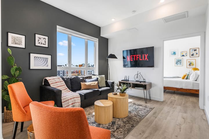 2bd Sunset Views In K-town | Free Parking + Patio - Los Angeles, CA
