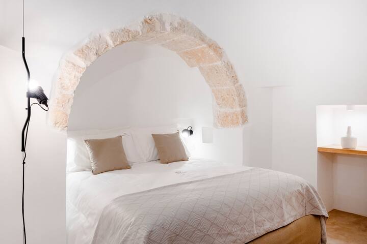 Stylish Trullo & Infinity Pool Retreat gallery image 4