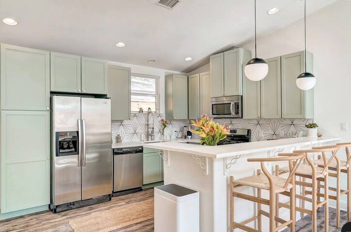 Urban Oasis: Chic Boho Getaway gallery image 5
