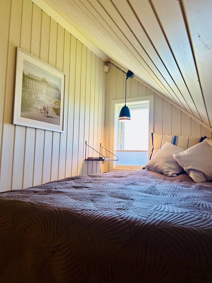 Третата спална соба е шармантна и едноставна, со сѐ што ви е потребно за добар сон.