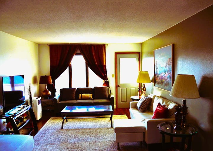 Comfort & Space For 9 - Grand Forks, ND
