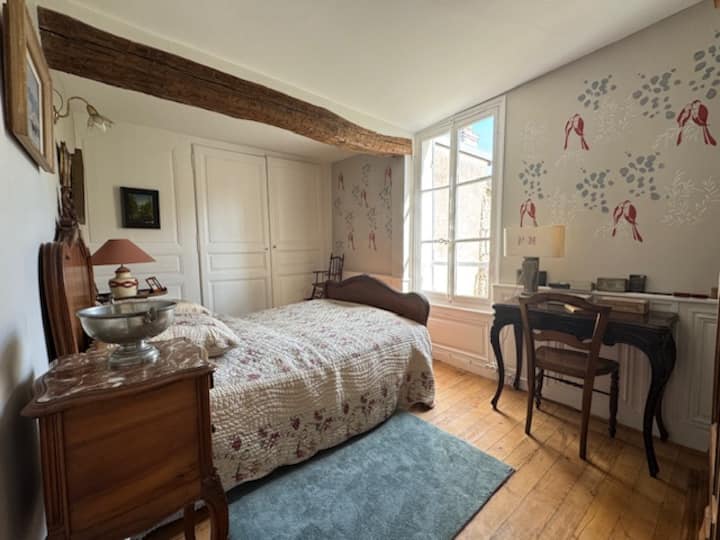 鸟房，可俯瞰花园。 床的尺寸为140x190厘米。