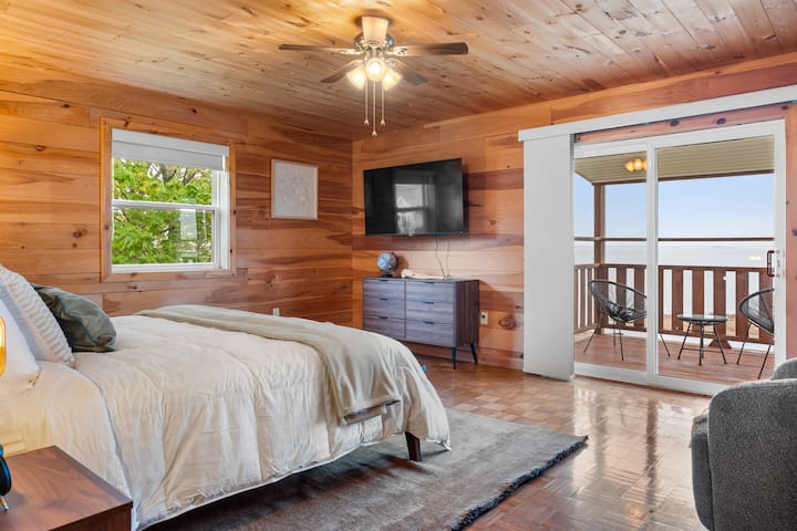 Waterfront Oasis | Chic, Kid-Friendly +Wharf Views gallery image 3