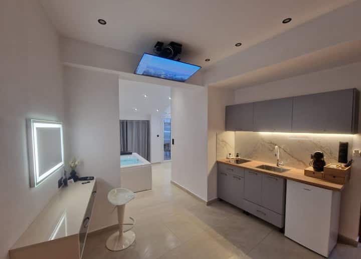 Escape Rooms - Jacuzzi Suite - Himarë