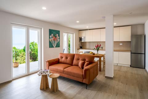 Popular Airbnb listing: Villa Vistas - Deluxe apartment with sea view in Pobri