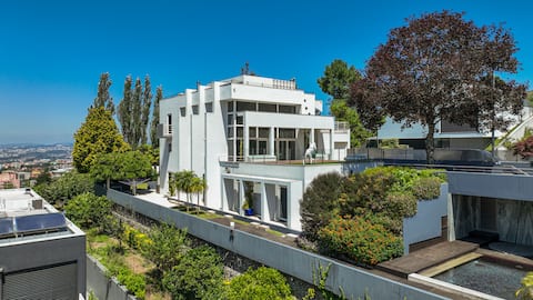 Extravagant 5-Bedroom Mansion