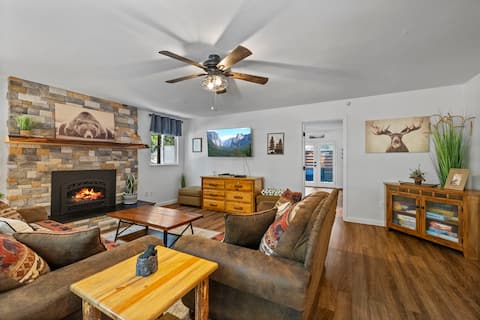 Top performing Airbnb: Pinecrest Cozy, Rustic Cabin-EV Charger! Fast Wifi in Tuolumne