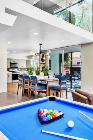 Iconic 5BR/4BA Home – Ex Johnny Carson Vegas Home gallery image 2