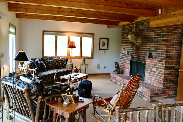 Cozy Michigan Cabin - Minutes From Torch Lake - Mancelona