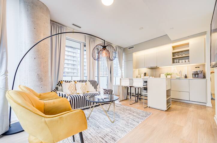 Dec Deal/Rogers Center/CN Tower/Shopping