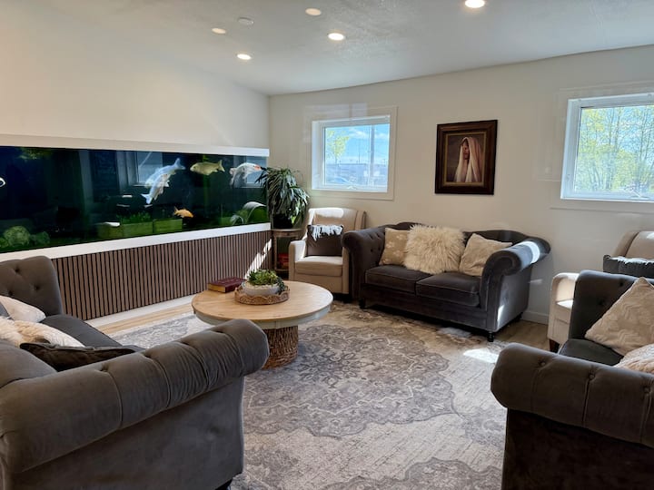 The Gathering Place: Sleeps 12! - Cardston