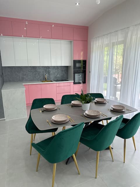 Family apartment with barbecue and playground