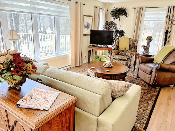 Coaticook Forest Retreat|balcony|bbq|mont Pinacle - Coaticook
