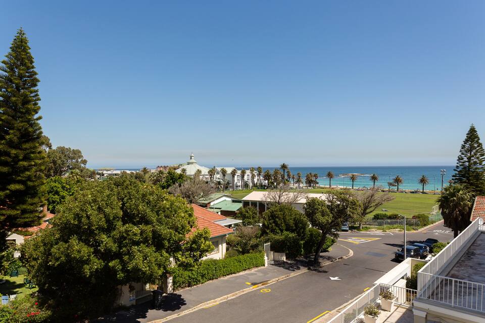 Cloud House, a short walk from Camps Bay beach, Camps Bay, Cape Town, South Africa, photo 8 of 10