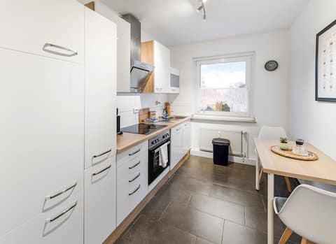 Top Airbnb: Modern 3-BR Apmt. Sleeps 6+ in Frohnhausen