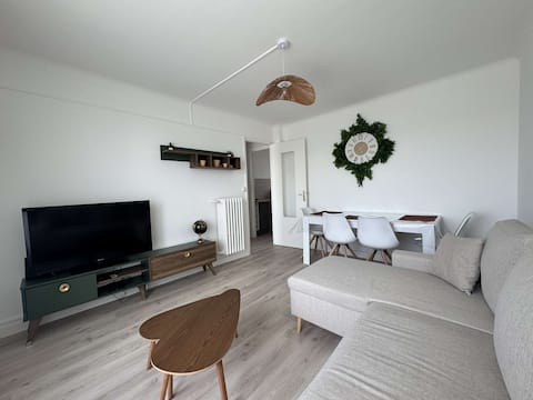 Bright accommodation • Balcony • Netflix/Canal+ • 4 people