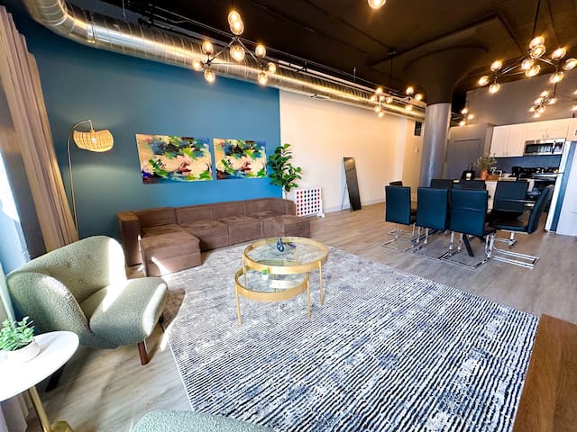 Spacious 5BR Luxury Suite Near McCormick Sleeps 12