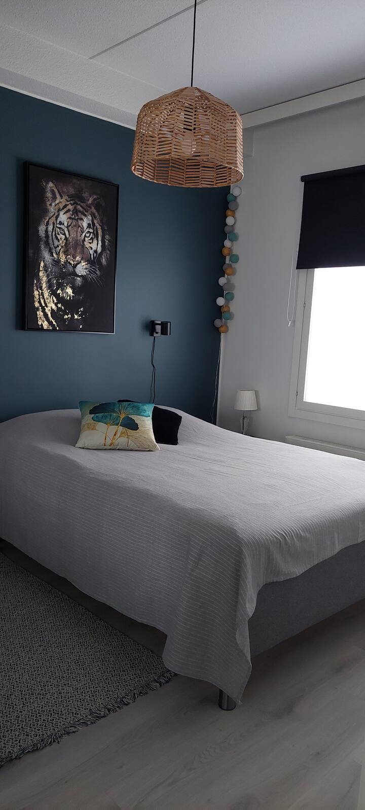 Spálňa má novú posteľ širokú 140 cm, na ktorej sa pohodlne vyspí jeden človek.