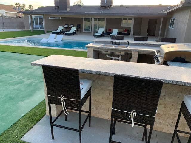 Private Paradise: Mins to Strip Convention Center gallery image 4