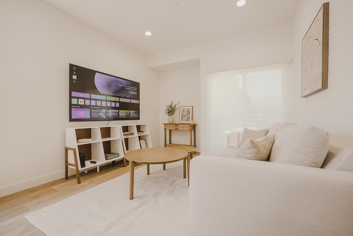 Top Airbnb: #7 Luxe 2BDRM 3.5BA Townhome! Sleeps 6! in Temple City