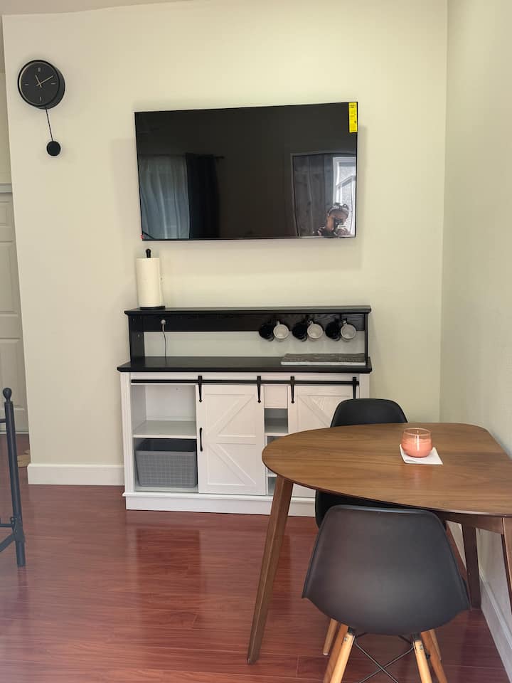 Stylish Renovated Private Entrance & Ensuite Room - San Jose, CA
