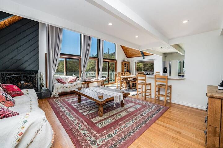 A-frame stunner 4 miles to beach, views, decks gallery image 3