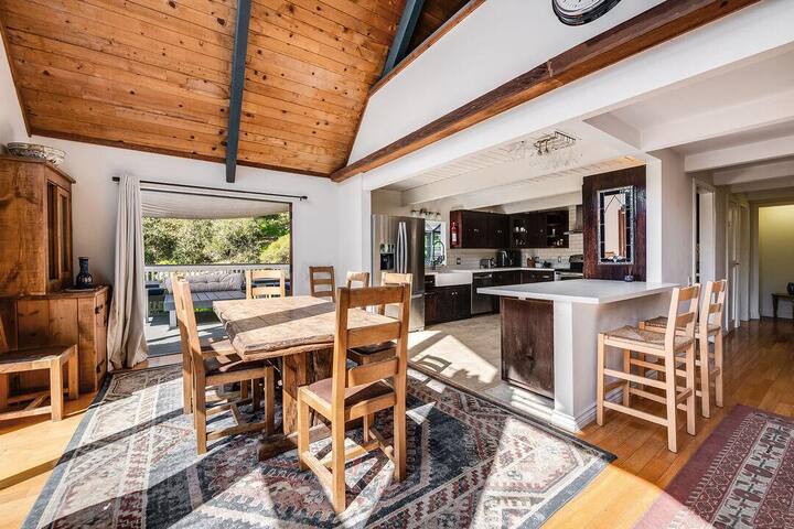 A-frame stunner 4 miles to beach, views, decks gallery image 5