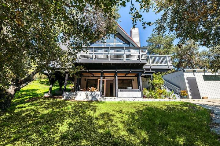 A-frame stunner 4 miles to beach, views, decks gallery image 2