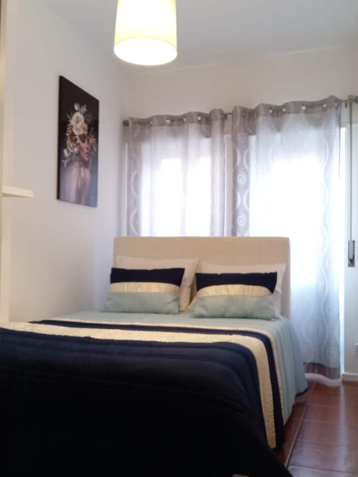 Chalas Bedroom - Nazaré