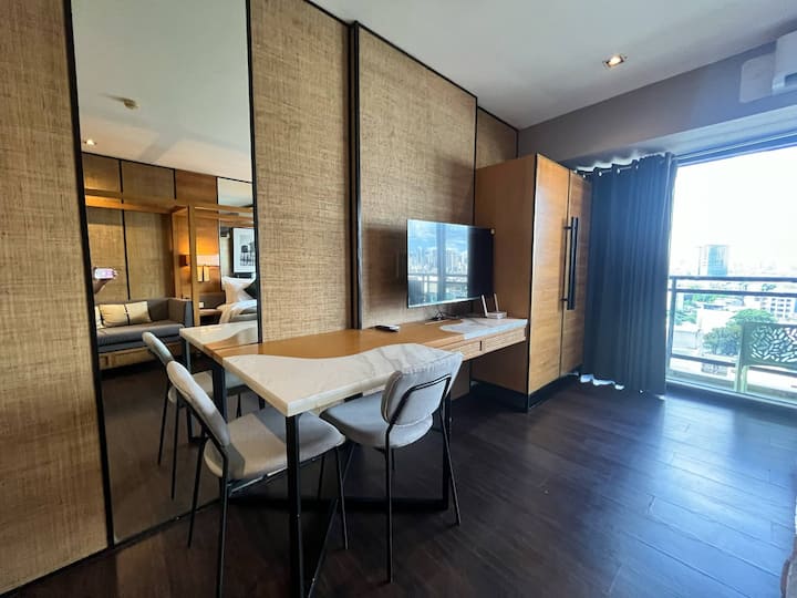 Tropical Suite In Manila Cbd - Pool, Gym & Sauna - Manila